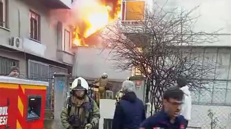 Maltepe'de oto tamirhanesinde çıkan yangın söndürüldü
