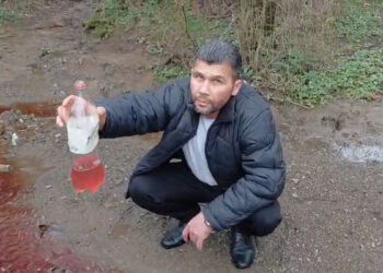 Ömerli Barajı'na akan derenin kırmızı renkli akması tedirgin etti