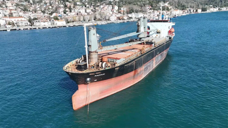 Sarıyer'de kurtarılan kargo gemisi, bu kez fırtınada sürüklendi