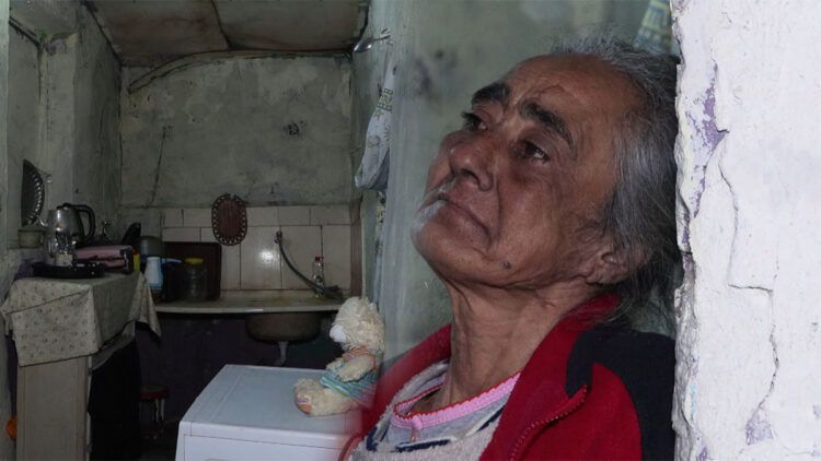 Tavanı çöken evde tek başına yaşayan KOAH hastasından yardım çığlığı