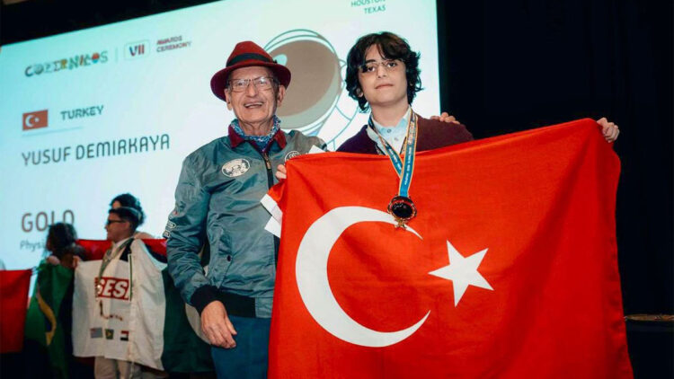 'Copernicus Olimpiyatı'nda dünya 1'incisi olan Yusuf Demirkaya'ya tebrik mesajı