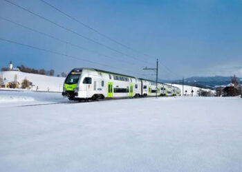 80 yolcuyu taşıyan tren raydan çıktı