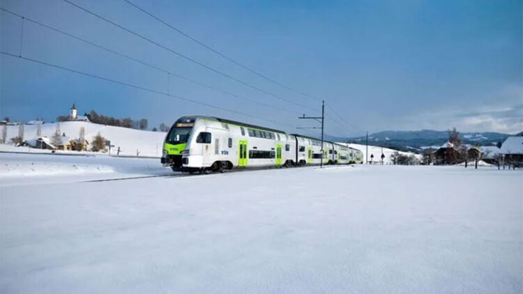 80 yolcuyu taşıyan tren raydan çıktı