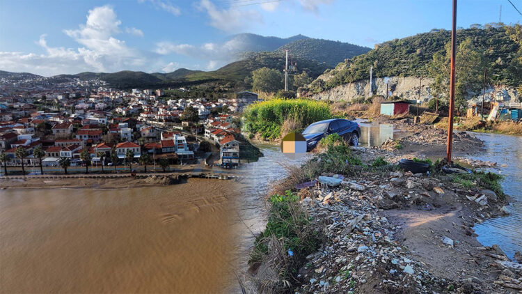 İzmir Foça'da sağanak; dereler taştı, denizin rengi değişti