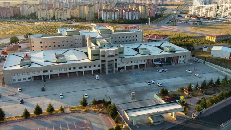 İlaç firmaları ile anlaşıp çıkar sağlayan 5'i doktor, 10 kişiye gözaltı