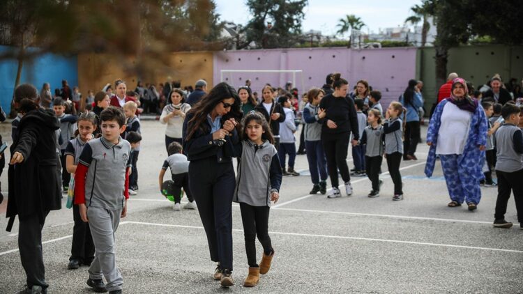 İlkokulda yangın çıktı; öğrenciler tahliye edildi