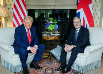 İngiltere Başbakanı Starmer, ABD Başkanı Trump ile telefonda görüştü