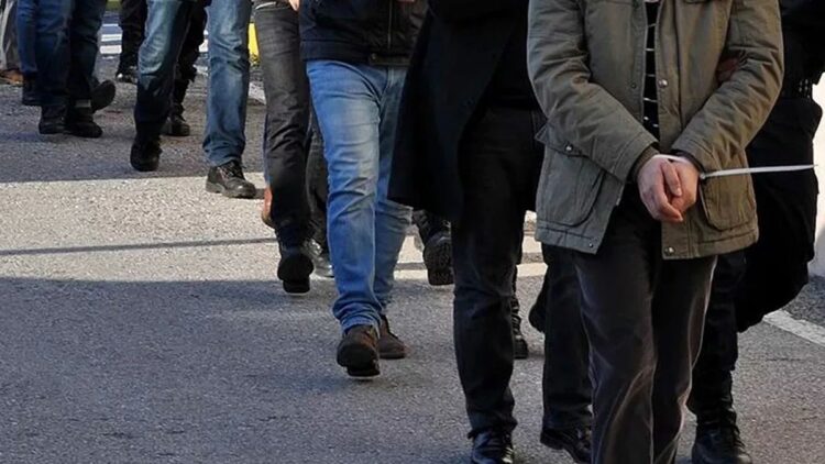 İstanbul merkezli 12 ilde dolandırıcılara operasyon: 48 gözaltı