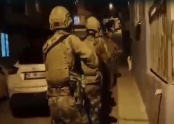 İzmir merkezli 3 ilde suç örgütüne helikopter destekli operasyon; 23 gözaltı