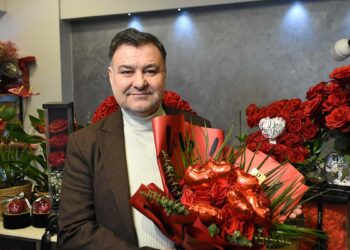 İzmir'de Sevgiler Günü'ne özel 2,5 milyon gül