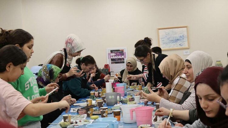 İzmir'de kadınların 'seramik' buluşması; üretime katıldılar