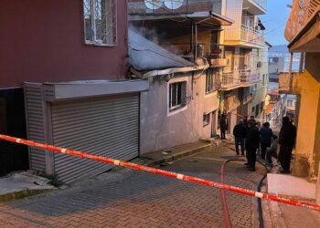 İzmir'de müstakil evde yangın