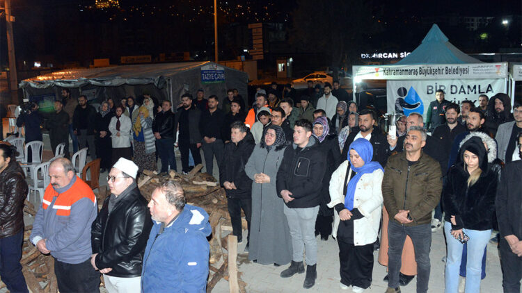 1480 kişinin hayatını kaybettiği Ebrar Siteleri'nde duygusal anma