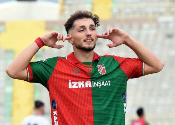 Yasin Uzunoğlu eski performansını mumla arattı