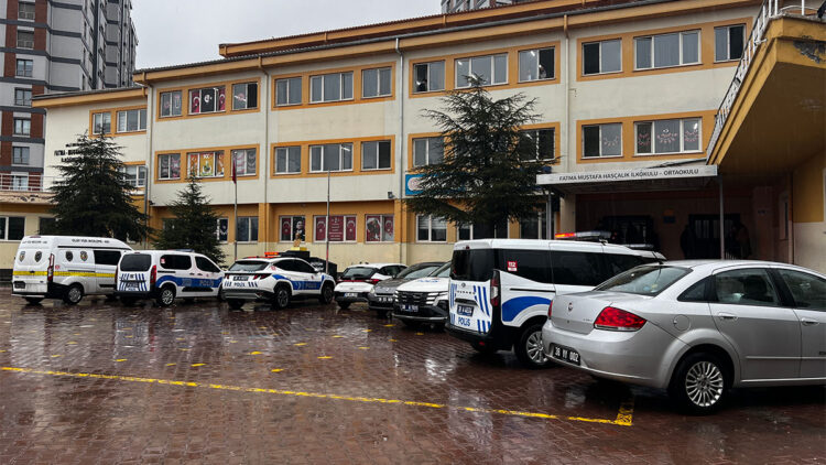 Kayseri'de ortaokulda bıçaklı kavga: 1 yaralı