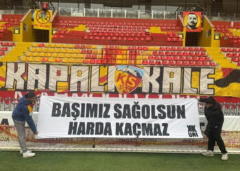 Kayserispor taraftarından Harda Kaçmaz pankartı
