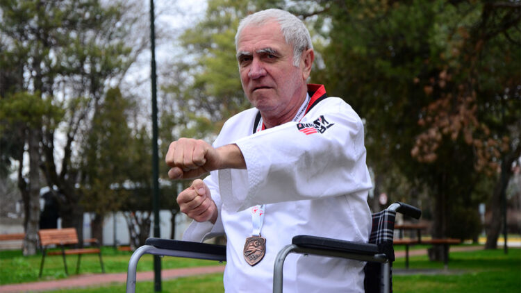 Kazada bacağını kaybedince eve kapandı, muhtar sayesinde Türkiye 3'üncüsü oldu