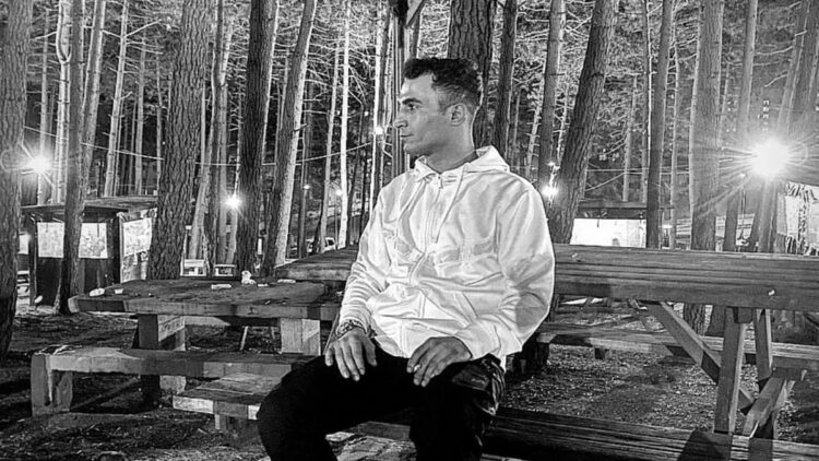 Kağıt toplayıcısı metruk binanın asansör boşluğunda ceset buldu