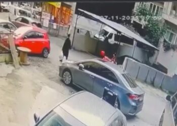 Kağıthane'de otomobil 4 araca ve yayaya çarptı