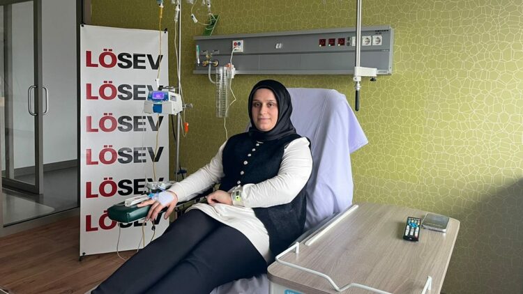 Kanser hastası Zeynep'in tedavisini LÖSEV üstlendi