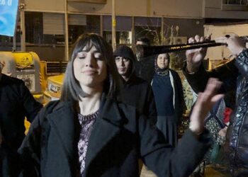 Kanseri yenen İzel öğretmene davul zurnalı kutlama