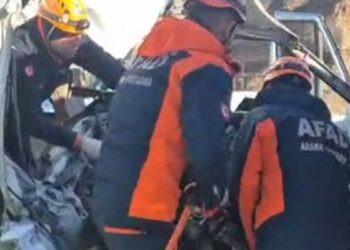 Kayseri'de öğrenci servisi, TIR'a arkadan çarptı: 1 ölü, 7 yaralı