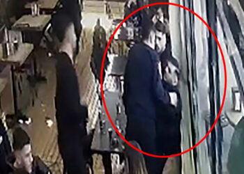 Lise öğrencisi kafedeki kavgada bıçaklandı