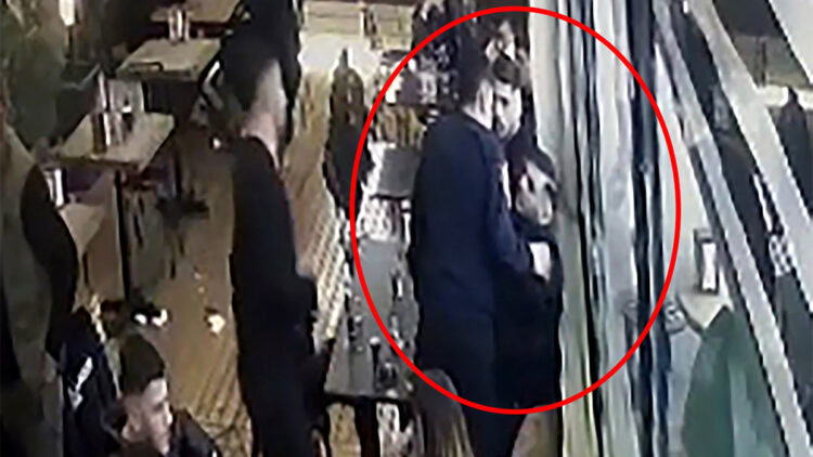 Lise öğrencisi kafedeki kavgada bıçaklandı