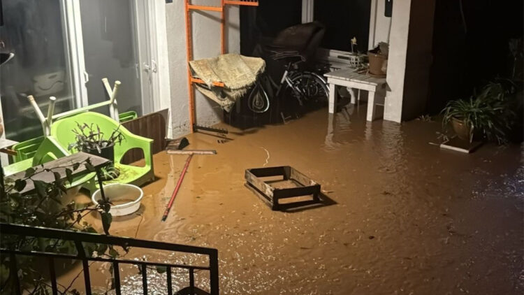 Marmaris'teki fırtına hayatı felç etti