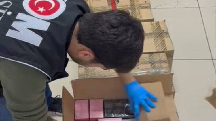 459 adet kaçak parfüm ele geçirildi