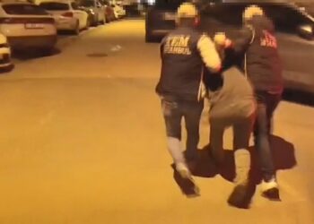 MİT ve Emniyetten ortak FETÖ operasyonu: 10 yıldır aranan şüpheli Üsküdar'da yakalandı