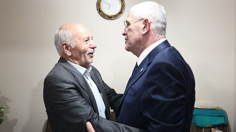 Müsavat Dervişoğlu, şehit Uzman Çavuş Cem Dolapci'nin ailesiyle iftar yaptı