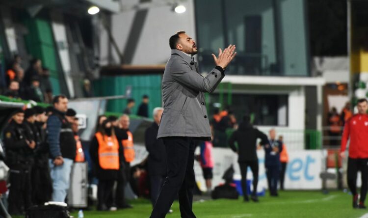 Manisa FK Ahmet Pektaş ile devam edecek