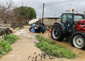Manisa'da dereler taştı; tarım arazileri su altında kaldı