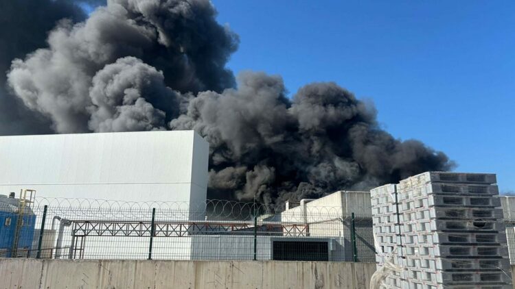 Manisa'da oyuncak fabrikasında yangın