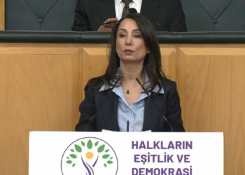 Meclis elini taşın altına koymalıdır