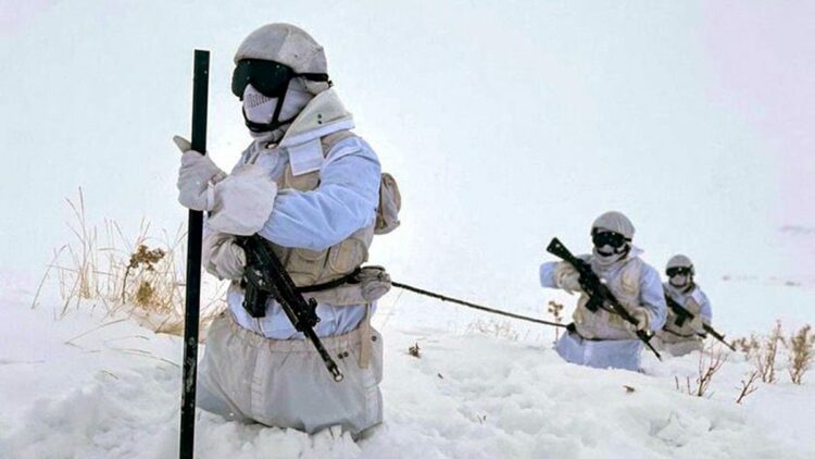 Mehmetçik, zorlu kış şartlarında görev başında