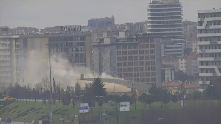 Merter polis evinde yangın