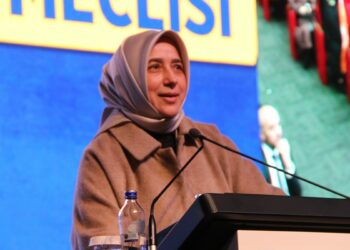 Muhalefet gerçekte ilgi duymadığı konuları popüler kılmaya çalışıyor