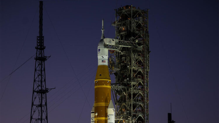 Artemis II'nin fırlatılması erteledi