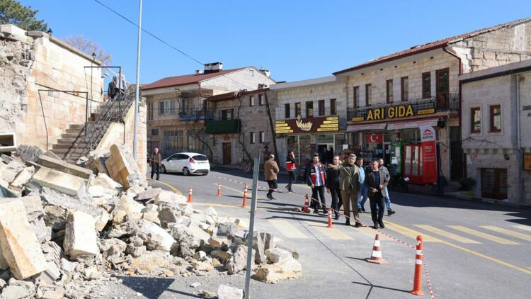 Nevşehir’de tarihi Nar Camii Kebir'in istinat duvarı çöktü