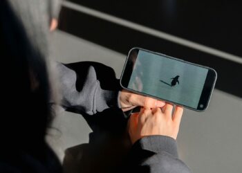'Nihilist penguen'e kendi yalnızlığımızı yükledik'