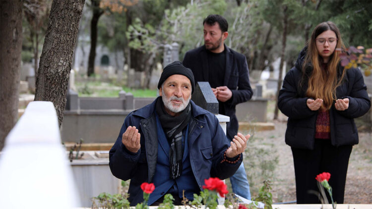 Oğlu, hamile gelini ve 2 torununu kaybeden babanın gözyaşı dinmiyor