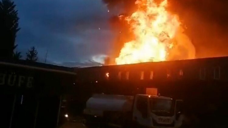 Ordu'da market deposu ve bitişiğindeki iş yeri yandı