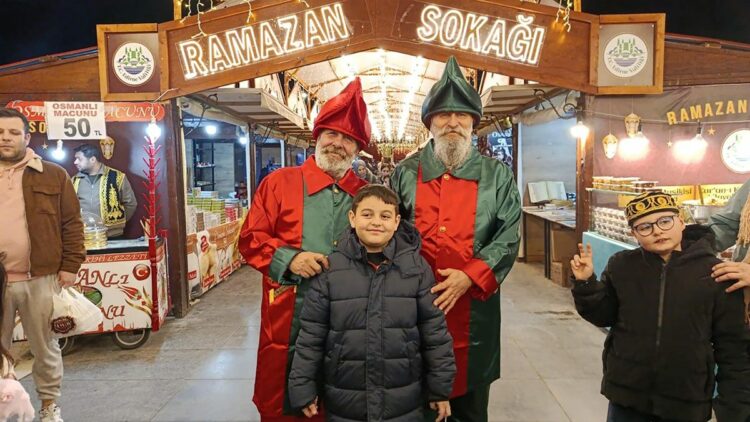 Orucun en son açıldığı Edirne'de, Selimiye gölgesinde 'Ramazan Sokağı' kuruldu