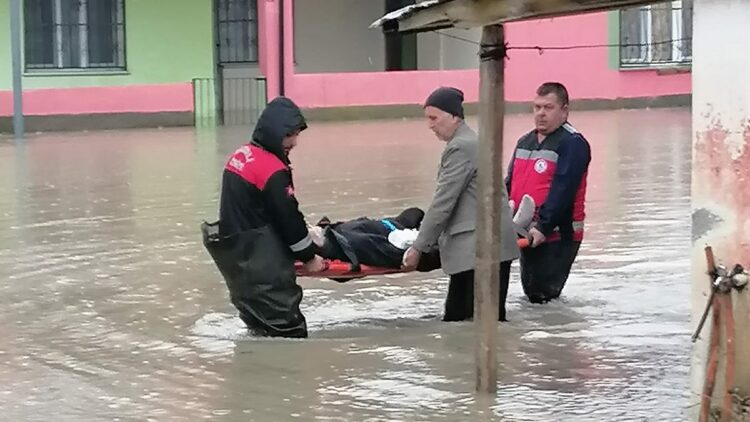 Osmaniye'de sağanak nedeniyle dereler taştı, tarım arazilerini su bastı