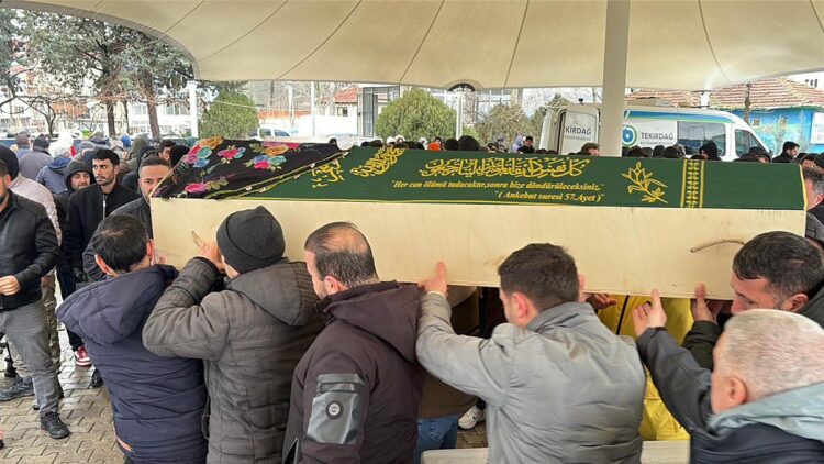 Otobüs kazasında ölen üniversiteli Pervin, toprağa verildi