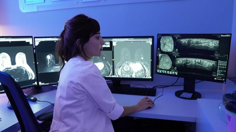 Otomatik Meme Ultrasonu, kanserde erken tanı oranlarını artırıyor