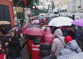 Özel İtalyan Lisesi'nde görev yapan 14 Türk öğretmenden grev kararı