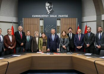 Özgür Özel Diyarbakır Platform temsilcileri ile buluştu